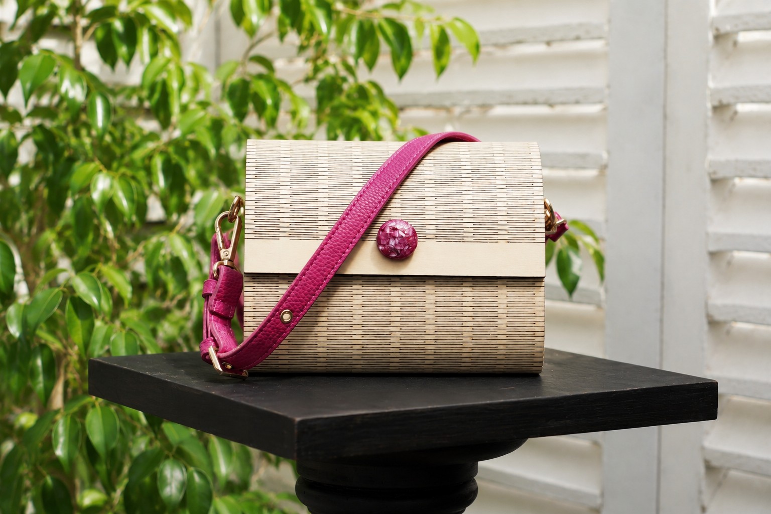 Sac à main en bois personnalisé avec bandoulière rose